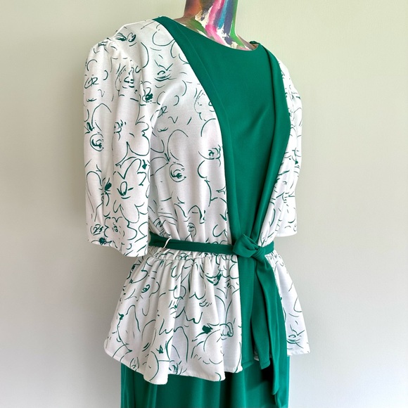 🦚VINTAGE 80s Green Knit Floral Peplum Belted Short Sleeve Dress - Picture 2 of 8